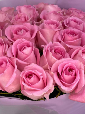 Букет «25 роз Revival в цветном оформлении»